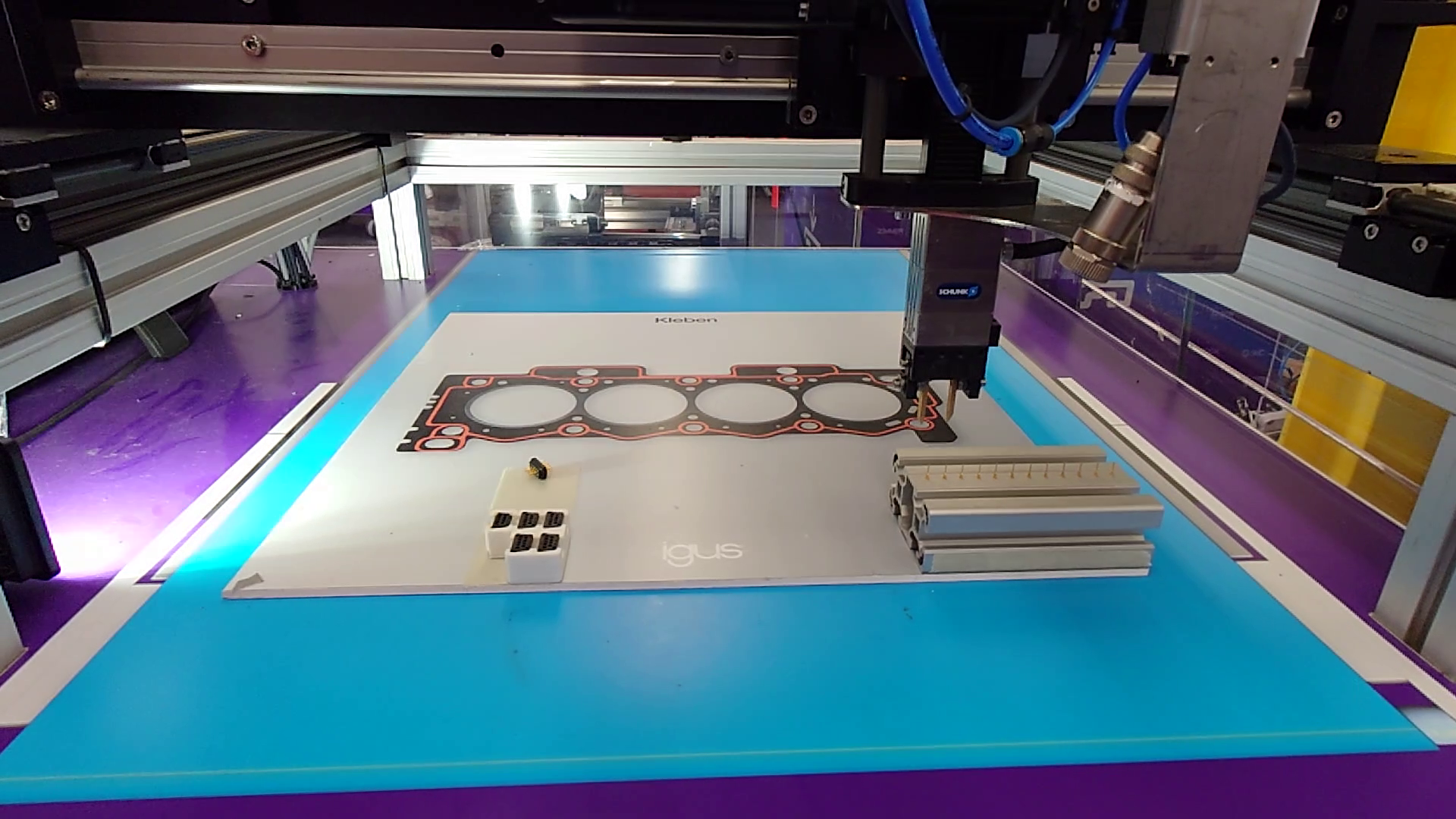 Precise connector assembly with igus room gantry